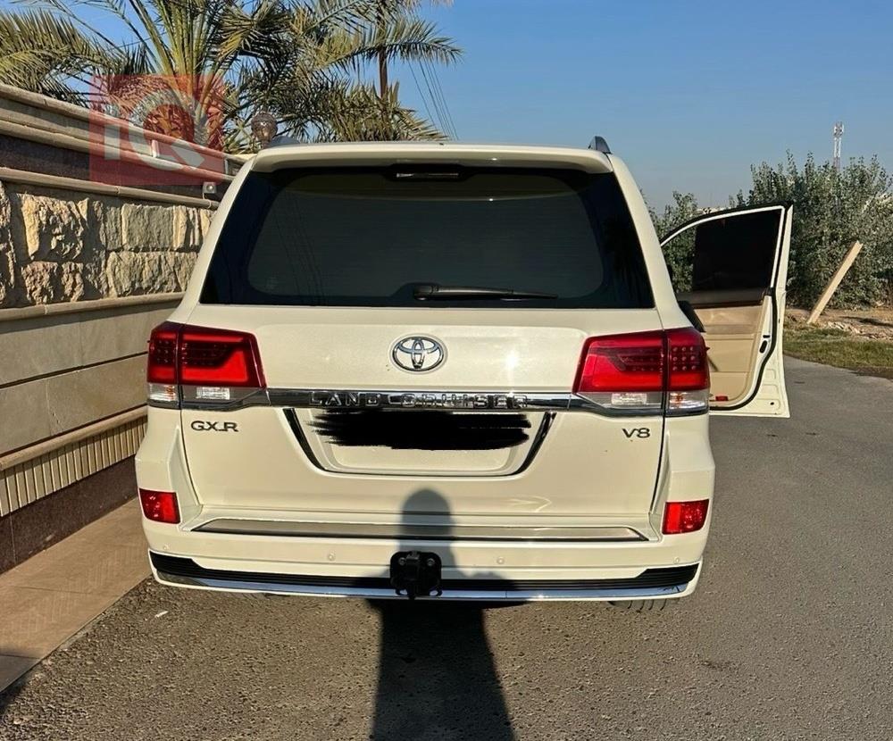 تۆیۆتا لاند کروزەر